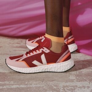 Veja Women's Condor Running Sneaker, size 8